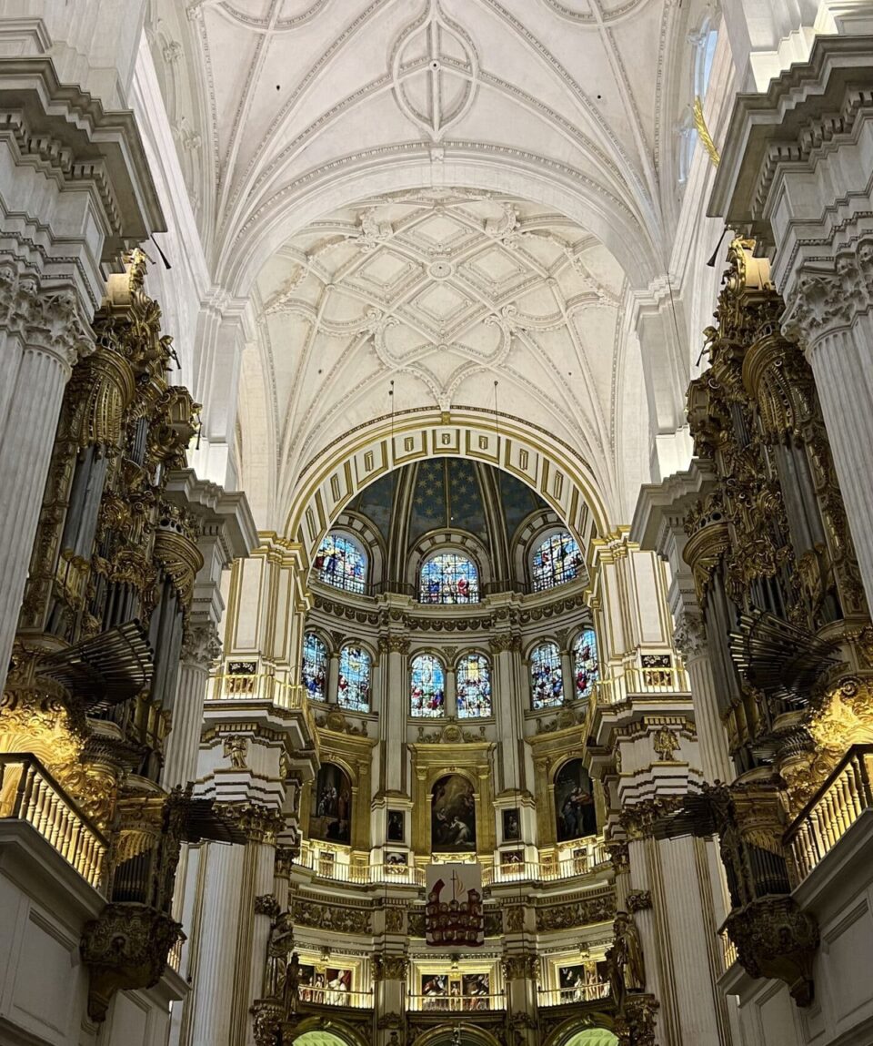interior-catedral-granada